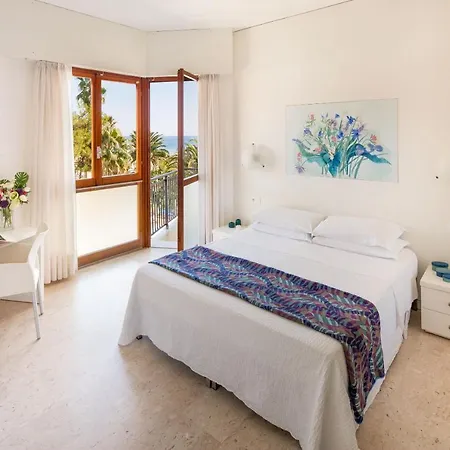 Caravelle Thalasso & Wellness فندق دْيانو مارينا