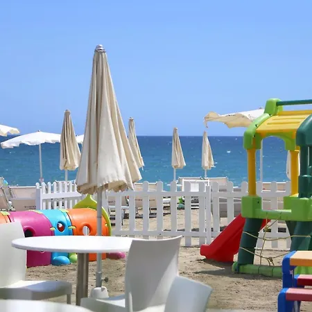 Caravelle Thalasso & Wellness מלון 4*