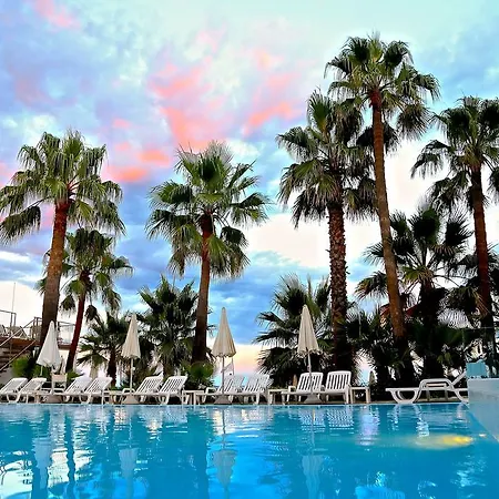Caravelle Thalasso & Wellness מלון 4*